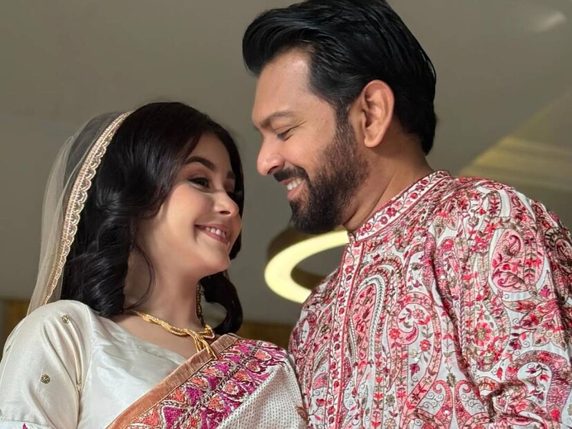 জীবনের নতুন অধ্যায় শুরু করলেন বাংলাদেশি গায়ক এবং নায়ক তাহসান রহমান খান। শনিবার বিখ্যাত মেকআপ আর্টিস্ট রোজা আহমেদের সঙ্গে বিবাহবন্ধনে আবদ্ধ হন তিনি।