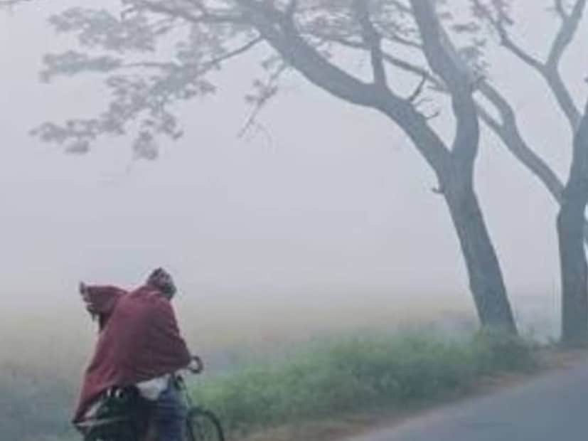 শীতের আমেজে গা ভাসাচ্ছে দক্ষিণবঙ্গ। ডিসেম্বরে শেষ লগ্নে জাঁকিয়ে শীত পড়ল। দক্ষিণের জেলাগুলিতে শীতের দাপট যথেষ্টই রয়েছে। ‌ জেলা পুরুলিয়াতে তাপমাত্রার পারদ এক ধাক্কায় বেশ খানিকটা কমেছে। ‌বছরের শুরুতেই শীতের আমেজ উপভোগ করতে পারছে দক্ষিণবঙ্গ। (প্রতিবেদন : শর্মিষ্ঠা বন্দ্যোপাধ্যায়)