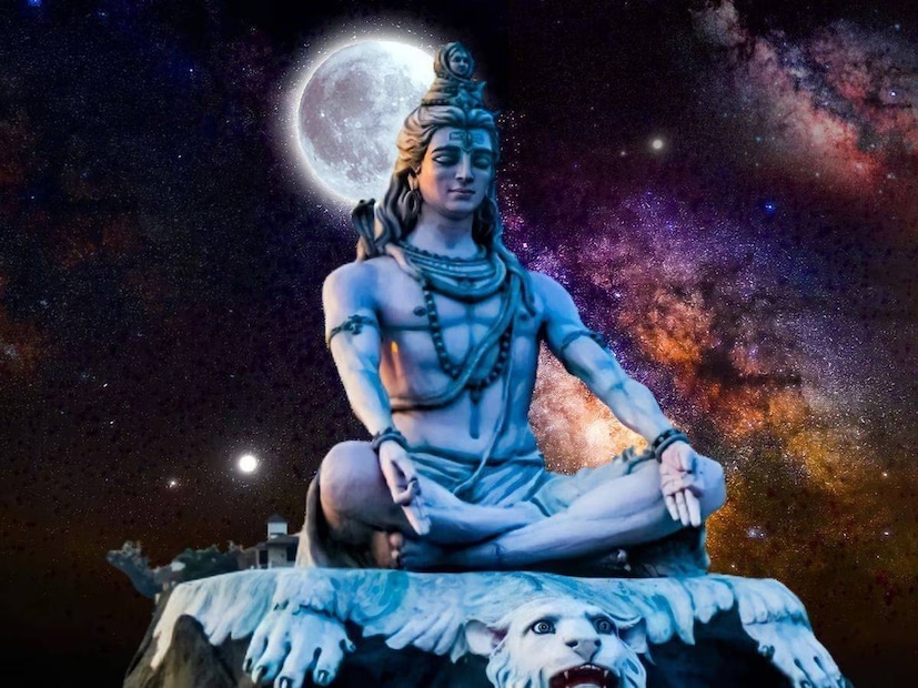 মহাশিবরাত্রি হল ভগবান শিবের প্রধান উৎসব, যা ভক্তরা অত্যন্ত শ্রদ্ধা ও নিষ্ঠার সঙ্গে উদযাপন করেন। এই উৎসব ফাল্গুন মাসের চতুর্দশী তিথিতে পড়ে এবং এই বছর এই উৎসবটি ২৬শে ফেব্রুয়ারী পালিত হবে। 