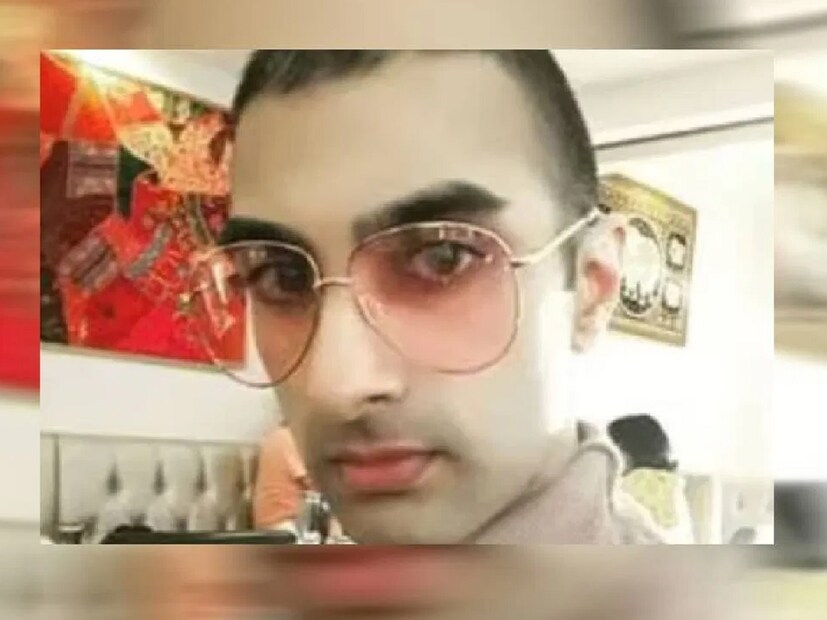 ঘোর বিপর্যয় আসতে চলেছে। ২০২৫ সালেই শুরু হবে তৃতীয় বিশ্বযুদ্ধ। ভয়াবহতায় যা প্রথম দুটো বিশ্বযুদ্ধকেও ছাপিয়ে যাবে। এমনই ভবিষ্যদ্বাণী করেছেন নিকোলাস আওজুলা। তিনি বলেছেন, “হিংস্র হয়ে উঠবে গোটা পৃথিবী।” Image courtesy: Nicolas Aujula