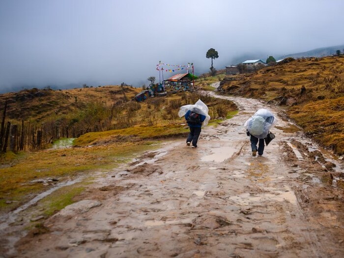 IMD WB Weekend Weather Forecast: সপ্তাহান্তে তুমুল বৃষ্টির সতর্কতা! আগামী ৪৮ ঘণ্টায় কোন জেলায় কেমন আবহাওয়া? জানিয়ে দিল আলিপুর IMD WB Weekend Weather Forecast: সপ্তাহান্তে তুমুল বৃষ্টির সতর্কতা! আগামী ৪৮ ঘণ্টায় কোন জেলায় কেমন আবহাওয়া? জানিয়ে দিল আলিপুর