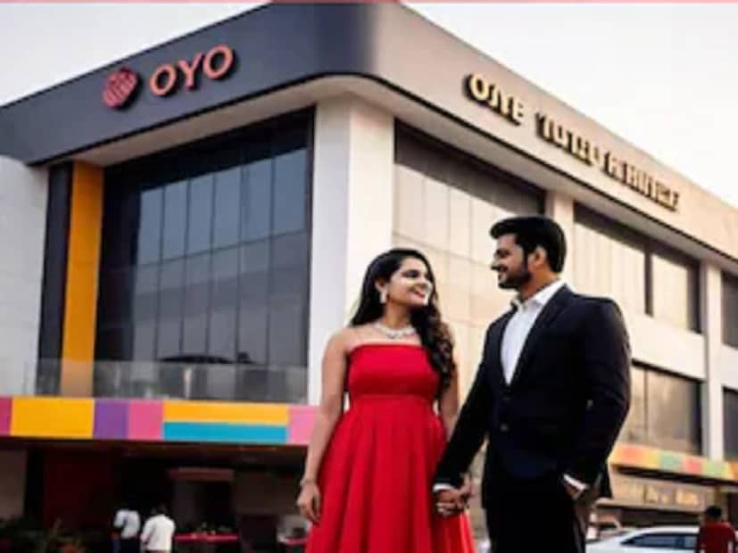 অন্যদিকে, অফলাইন বুকিং তাদের জন্য ভালো, যারা আগে জায়গাটা দেখে নিতে চান, কিংবা প্ল্যান ছাড়াই হঠাৎ ট্র্যাভেল করতে পছন্দ করেন। অনেক সময় হোটেলের রিয়েল কন্ডিশন অনলাইনে যেমন দেখা যায়, বাস্তবে তেমন হয় না—এই কারণেও অনেকে আগে দেখে তারপর বুক করতে চান।