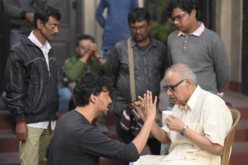 প্রসঙ্গত, ‘বেলাইন’ ছবির পর এবার ‘মায়া সত্য ভ্রম’ ছবি পরিচালনা করছেন পরিচালক শমীক রায়চৌধুরী। চলতি বছরেই তাঁর পরবর্তী এই ছবির মুক্তি পাওয়া কথা। গত বছরের শেষ দিকে মুক্তি পেয়েছিল সাসপেন্স থ্রিলার ধারার এই ছবিটির ফার্স্ট লুক। 