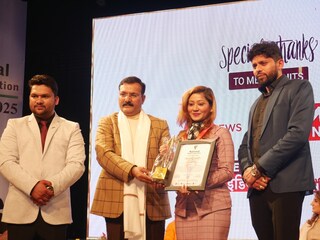শ্রেষ্ঠ সমাজসেবিকার সম্মান পেলেন বাংলার টেলি অভিনেত্রী পায়েল মিঠাই সরকার