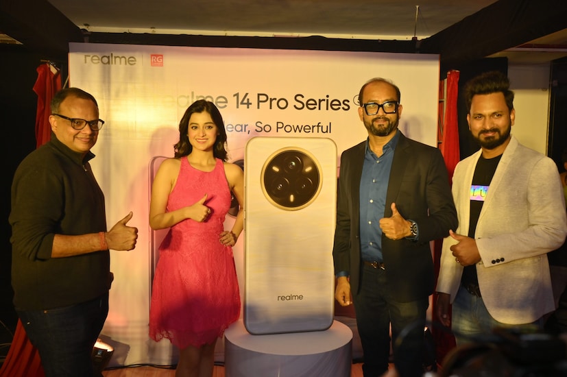 Realme 14 Pro+ 5G-তে রয়েছে 6.83 ইঞ্চির ডিসপ্লে, ফ্ল্যাগশিপ Sony IMX882-এর পেরিস্কোপ টেলিফটো ক্যামেরা, নেক্সট জেনারেশন AI ইমেজিংয়ের জন্য MagicGlow ট্রিপল ফ্ল্যাশ এবং Snapdragon 7s Gen 3 চিপসেট। এতে দেওয়া হয়েছে 6,000mAh টাইটান ব্যাটারি, একটি VC কুলিং সিস্টেম এবং বিশেষ বেজেল-লেস কোয়াড-কার্ভড ডিসপ্লে প্যাক।