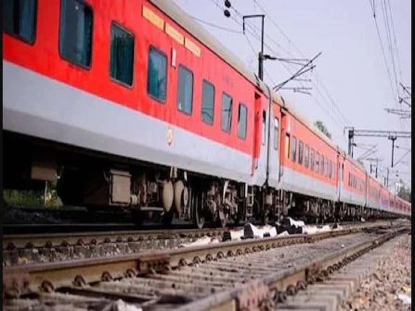 কারণ চেইন টানা যে সে ঘটনা নয়। আচমকা অকারণ চেইন টানার ঘটনায় বেশ বিপাকে পড়তে হয় আরপিএফ এবং জিআরপিকে। উপযুক্ত কারণ ব্যাখ্যা করে কাগজপত্র তৈরি করতে হয়। বিশেষ করে সেটি যদি রাজধানী এক্সপ্রেসের মতো ট্রেন হয়, তাহলে তো আরও বড় ব্যাপার হয়ে দাঁড়ায়।