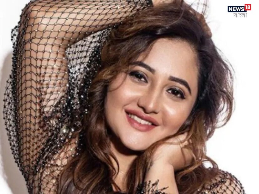 রশ্মি তাঁর সম্পর্কের বিষয়ে বলেন, &quot;আমার ডিভোর্স হয়ে গিয়েছে। আমি বেশি কিছু বলি না কাউকে তখন। আমার পরিবারের সকলে ভেবেছিল আমার সব সিদ্ধান্তই ভুল।&quot;