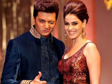 বিরাট-জেনেলিয়ার 'এরোপ্লেন সেক্স'! মাঝআকাশে সে কী কাণ্ড! পুরনো বিতর্ক আবার... বিরাট-জেনেলিয়ার 'এরোপ্লেন সেক্স'! মাঝআকাশে সে কী কাণ্ড! পুরনো বিতর্ক আবার...
