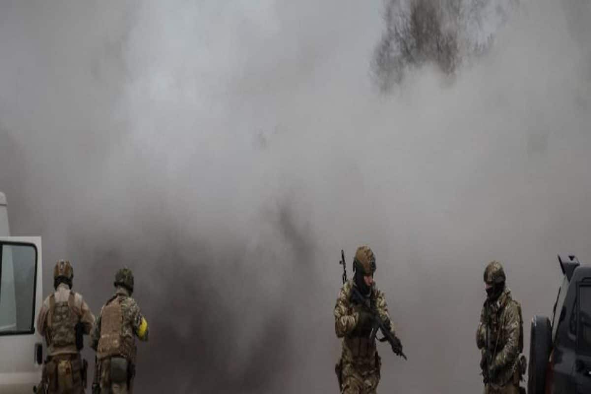 Indians in Russia Ukraine war: সিকিউরিটি গার্ডের কাজ, মাসে ২ লক্ষ বেতন! রাশিয়ায় গিয়ে কীভাবে যুদ্ধের ফাঁদে ভারতীয় যুবকরা? Indians in Russia Ukraine war: সিকিউরিটি গার্ডের কাজ, মাসে ২ লক্ষ বেতন! রাশিয়ায় গিয়ে কীভাবে যুদ্ধের ফাঁদে ভারতীয় যুবকরা?