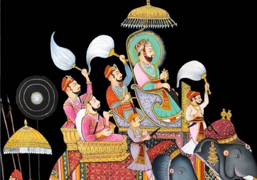 খেতে গিয়ে হাতে তো তেলমশলা লাগবেই ৷ তাই শোনা যায়, মুঘল সম্রাট, আমির, ওমরাহ-সহ অভিজাত ও সম্ভ্রান্ত বংশীয়দের টেবিলে থালার পাশে ভাঁজ করা থাকত রুমালি রুটি৷ খাওয়ার মাঝে মাঝে ওই রুমাল-রুটিতেই নাকি হাত মুছে নিতেন মুঘল অভিজাতরা৷ তাঁদের হাত মোছার রুমাল থেকেই এর নাম রুমালি রুটি৷