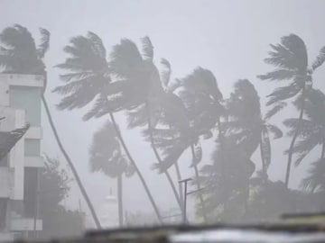 আগামী ৪ দিন..! ভারী-বৃষ্টি কাঁপাবে ৩রাজ্য! ১৩ রাজ্যে ঘন কুয়াশা! কী হবে বাংলায়? আগামী ৪ দিন..! ভারী-বৃষ্টি কাঁপাবে ৩রাজ্য! ১৩ রাজ্যে ঘন কুয়াশা! কী হবে বাংলায়?