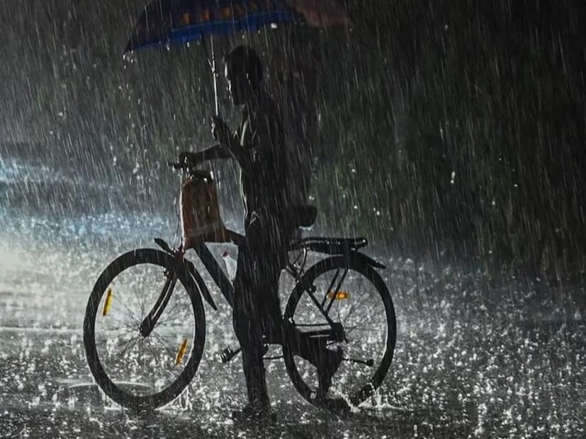 কলকাতার আবহাওয়া:সকালে পরিষ্কার আকাশ থাকবে। পরে আংশিক মেঘলা আকাশ। ঝড়-বৃষ্টিতে রাতের তাপমাত্রা নামল ৬ ডিগ্রি সেলসিয়াস। স্বাভাবিকের চেয়ে নীচে থাকবে দিন ও রাতের তাপমাত্রা।