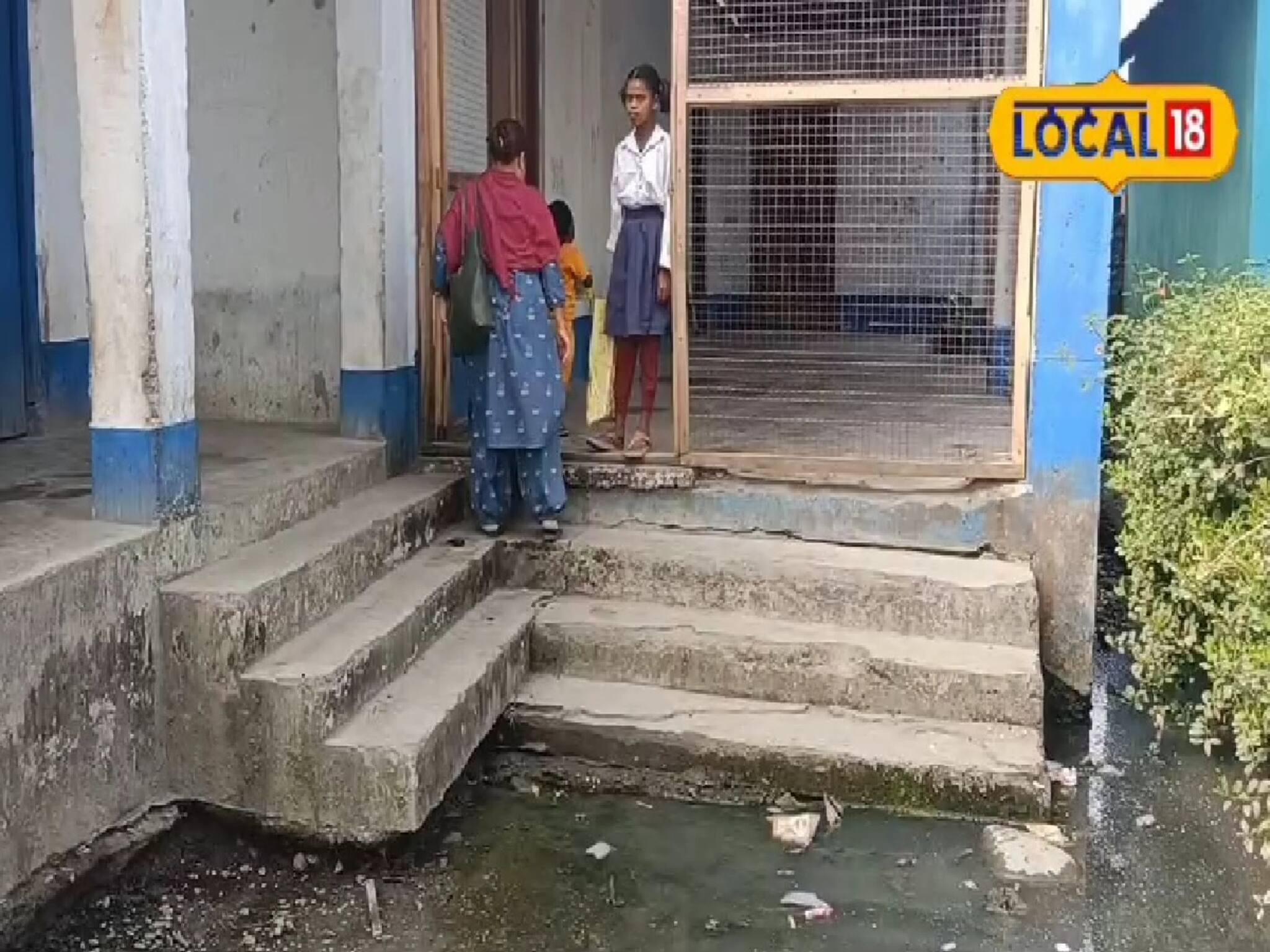 স্কুল হাজিরায় জল ঢালছে পঞ্চায়েত! এই কারণে স্কুল যেতেই চাইছে না পড়ুয়ারা