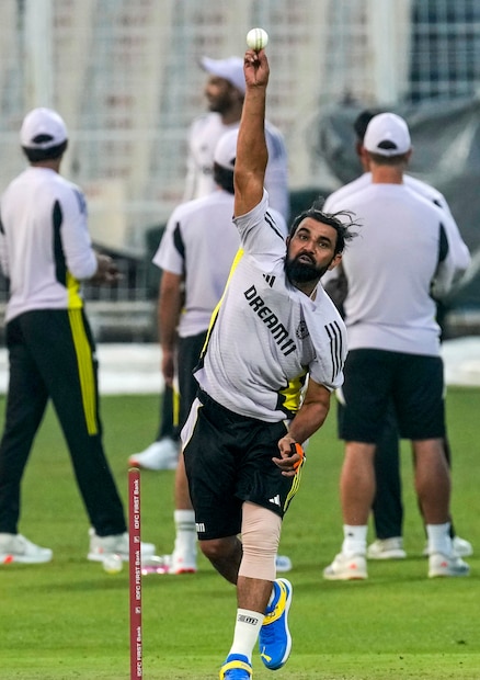তবে শামিকে হয়তো এখনই দেখা যাবে না ২২ গজে। শামিকে নিয়ে যে আপডেট বোর্ড সূত্রে পাওয়া যাচ্ছে তাতে শামিকে মাঠে দেখা যেতে আরও বেশ কিছুটা সময় অপেক্ষা করতে হবে ফ্যানেদের। তবে সেই অপেক্ষা চোট বা ফিটনেসের জন্য নয়।