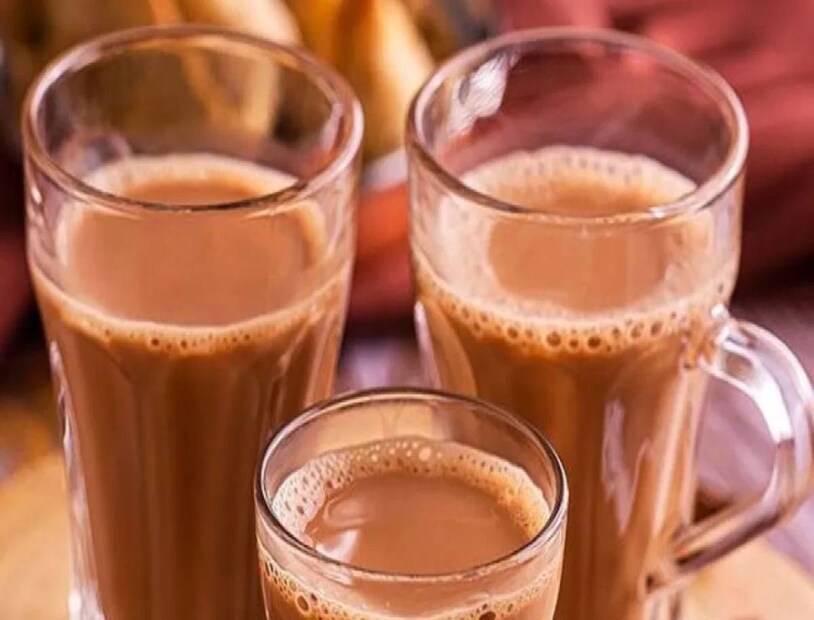 *স্টার্চি খাবার সাদা রুটি, পাস্তা, আলুঃ শ্বেতসারযুক্ত খাবারগুলি কালো চায়ের সঙ্গে খাওয়া যেতে পারে তবে এটি দুধ চায়ের সঙ্গে জুড়ি দেওয়া এড়াতে চেষ্টা করুন। এর পিছনে কারণ হল এটি ফোলাভাব এবং হজমে অস্বস্তি সৃষ্টি করতে পারে। সংগৃহীত ছবি।