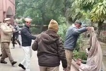 চাদর জড়িয়ে বসেছিলেন যুবক, হঠাৎ 'জলের বোতল' বের করতেই বন্দুক নিয়ে ঘিরে ধরল পুলিশ!