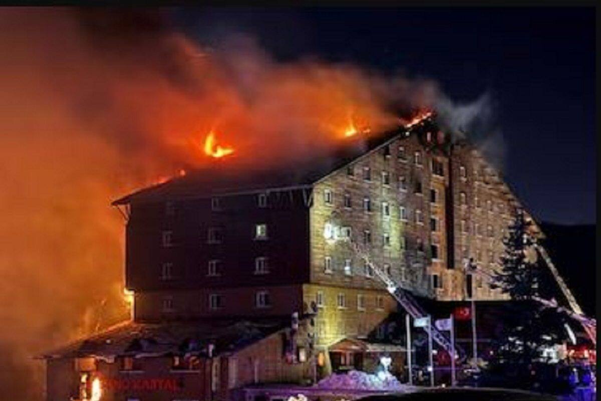 Turkey resort fire: ভোররাতে ভয়াবহ আগুন, প্রাণে বাঁচেত মরণঝাঁপ অনেকের! তুরস্কের রিসর্টে মৃত ৬৬ Turkey resort fire: ভোররাতে ভয়াবহ আগুন, প্রাণে বাঁচেত মরণঝাঁপ অনেকের! তুরস্কের রিসর্টে মৃত ৬৬
