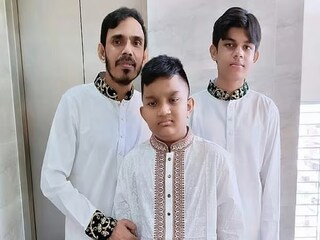বাবার সঙ্গে দুই ছেলে