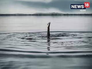 রিল বানাতে গিয়ে ভয়াবহ দুর্ঘটনা! উল্টে গেল নৌকাে, জলে ডুবে মৃত ১