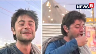 মহাকুম্ভের মেলায় হ্যারি পটার! শাল পাতার থালা হাতে খাচ্ছেন প্রসাদও, দেখুন ভিডিও মহাকুম্ভের মেলায় হ্যারি পটার! শাল পাতার থালা হাতে খাচ্ছেন প্রসাদও, দেখুন ভিডিও