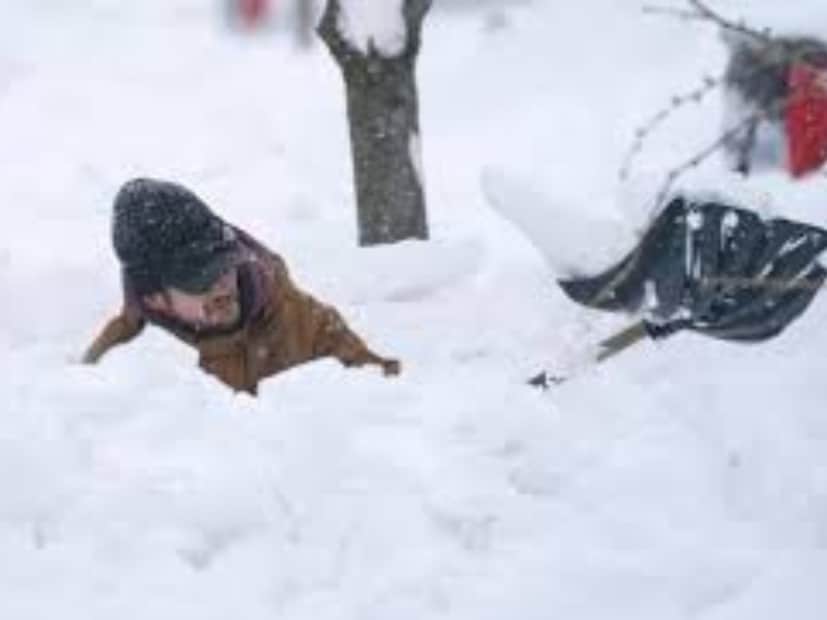 মার্কিন যুক্তরাষ্ট্রের দক্ষিণে একটি ভয়ঙ্কর তুষার ঝড় থাবা বসিয়েছে৷ এই তুষার ঝড়ের প্রভাবে প্রবলভাবে ক্ষতিগ্রস্থ টেক্সাসর বিমানবন্দর এবং মহাসড়ক৷ গোটা অঞ্চলে আপাতত সতর্কতা জারি হয়েছে৷