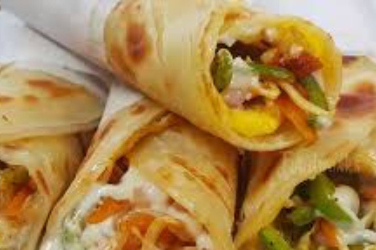 Egg roll side Effect: রাস্তার ধারে দাঁড়িয়ে গপগপিয়ে এগরোল খাচ্ছেন? শরীরে কী যাচ্ছে জানলে শিউরে উঠবেন Egg roll side Effect: রাস্তার ধারে দাঁড়িয়ে গপগপিয়ে এগরোল খাচ্ছেন? শরীরে কী যাচ্ছে জানলে শিউরে উঠবেন