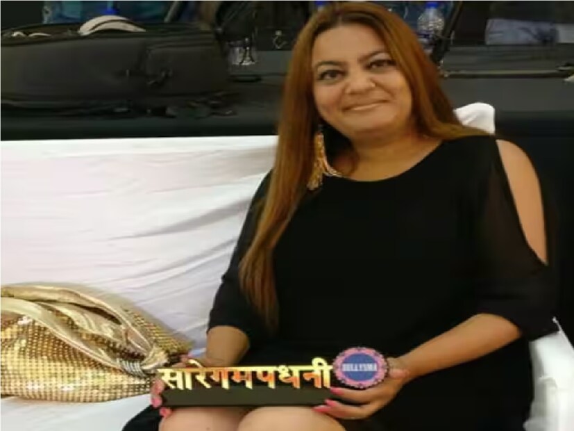 নোয়েলা লুইস বর্তমানে তাঁর পেশাগত জীবনে কী করছেন?নোয়েলা লুইস, বিনোদ কাম্বলির প্রথম স্ত্রী, বর্তমানে পুনেতে ভারতের কারা মন্ত্রকের সঙ্গে কাজ করছেন৷ পাশাপাশি বিভিন্ন সামাজিক কাজের সঙ্গে যুক্ত তিনি। তিনি পুনা ক্রিশ্চিয়ান সিমেট্রি সোসাইটিতেও যুক্ত৷ কমিউনিটি ওয়ার্কেও তিনি অবদান রাখেন৷  উপরন্তু, Noella লেডিবার্ড ইভেন্টে সক্রিয়, ইভেন্ট পরিচালনা এবং সংগঠিত করেন। তিনি তাঁর সম্প্রদায়ের মধ্যে একটি অর্থবহ প্রভাব তৈরি করে সামাজিক এবং পেশাগত কাজের সঙ্গে যোগ রাখেন৷ বিভিন্ন সংবাদমাধ্যমের গসিপ কলামগুলি যখন তাঁদের অস্থির সম্পর্ক সম্পর্কে গুঞ্জন জারি রেখেছিল, বিনোদ কাম্বলি এবং নোয়েলা লুইস চুপচাপ তাঁদের আলাদা আলাদা রাস্তায় চলে যান৷  তাঁদের সংক্ষিপ্ত মিলন কোনও হুজ্জুতি ছাড়াই শেষ হয়েছিল, কাম্বলির ব্যক্তিগত জীবনের প্রথম অধ্যায়কে চিহ্নিত করে যা শেষ পর্যন্ত আরও মোচড়কে অন্তর্ভুক্ত করবে।