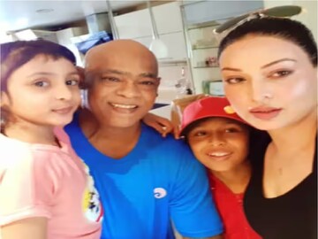 মদ শেষ করে দিল জীবন! সেই কাম্বলির সঙ্গে দেখা আরেক 'ব্যাড বয়'-এর, ভিড় জমে গেল