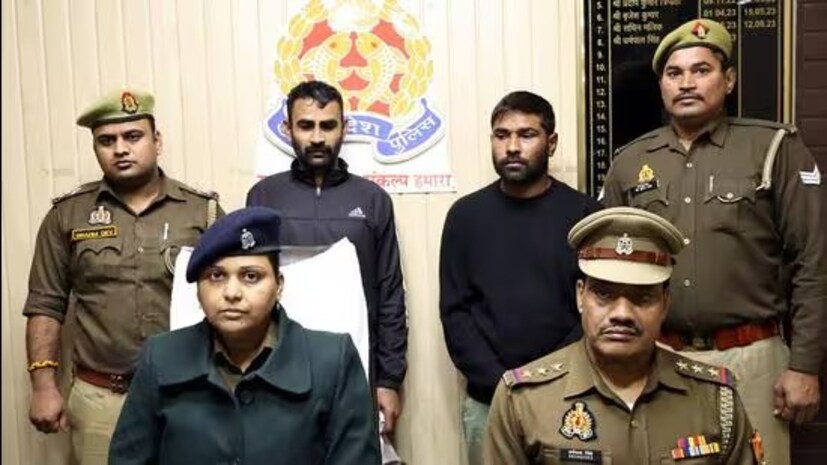 পুলিশ আরও জানিয়েছে যে ঘটনায় একজন মহিলা-সহ মোট ৬ জন অভিযুক্ত ধরা পড়েছে, তবে সপ্তম অভিযুক্ত এখনও নিখোঁজ। তার সম্পর্কে ধৃতরা কেউ বিশেষ কিছু জানেন না। জানতে চাইলে জানা যায় তিনি এই গ্যাংয়ের বাবা গোছের কেউ। তাকে হন্যে হয়ে খুঁজে চলেছে পুলিশ।