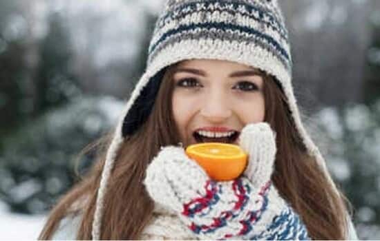 শীতে কমবেশি সবাই ত্বকের যত্ন নেন। এই সময়ে ত্বক মসৃণ রাখতে অনেকেই গ্লিসারিন ও ময়েশ্চারাইজার ব্যবহার করেন। কিন্তু, নিয়মিত ৫টি পানীয় পান করলে ত্বকের উজ্জ্বলতা বাড়বে।