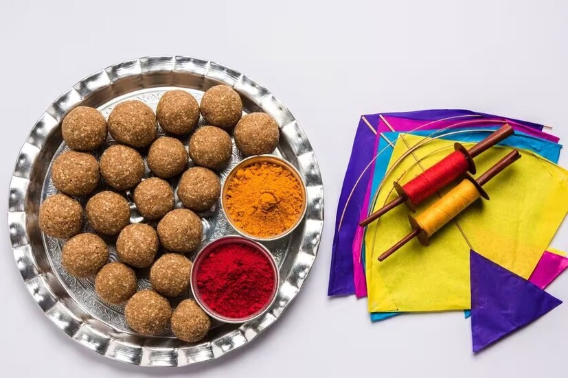 তাই, মকর সংক্রান্তি দিনে কালো রঙের কাপড় দান করা উচিত নয়। এটি শুধু শুভ ফল পাওয়ার পথে বাধা সৃষ্টি করতে পারে না, বরং এটি গ্রহগুলির অশুভ প্রভাবকেও বাড়িয়ে তুলতে পারে।