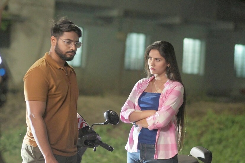 তদন্ত যত গভীরে যায়, তত যেন সম্পর্কের সমীকরণ, মানুষের প্রতি মানুষের হিংসা, অসৎ পথে নিজের জীবনযাপন করা, প্রতিপত্তির চূড়ায় ওঠার জন্য কিভাবে পাশে থাকা মানুষটাও একদিন শত্রু হয়ে ওঠে সেগুলোই ফুটে উঠতে থাকে।