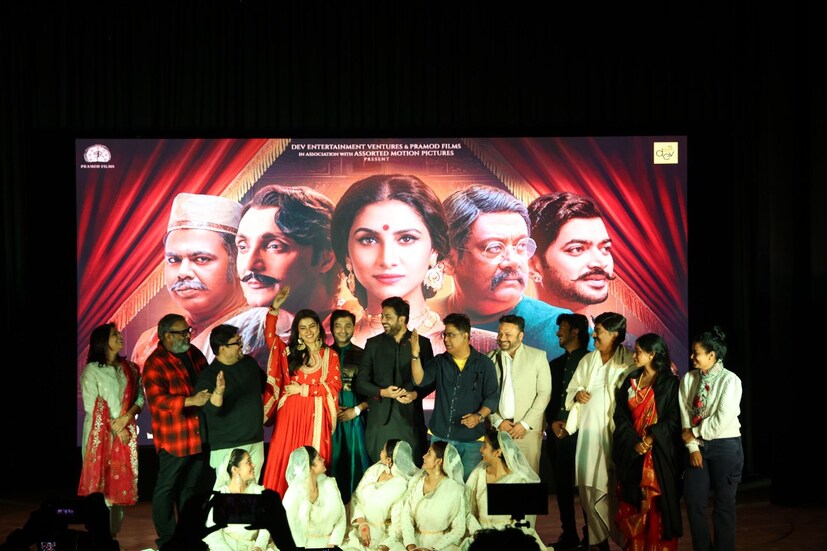 সম্প্রতি স্টার থিয়েটার-এর নামবদলে বিনোদিনীর নামে হয়েছে৷ বহুদিনের যে বঞ্চণার শিকার ছিলেন কলকাতা বিখ্যাত নটী, সেই বঞ্চনার সমাপ্তি হয়েছে৷ এরই কারণে দক্ষিণেশ্বরে মা ভবতারিণীর পুজো দিয়ে ১৪০টি প্রদীপ জ্বালিয়েছিলেন রামকমল এবং রুক্মিণী মৈত্র। স্টার-এর নামবদলে ‘বিনোদিনী থিয়েটার’ করে কিংবদন্তী নাট্যব্যক্তিত্বকে যোগ্যসম্মান দিয়েছেন মমতা বন্দ্যোপাধ্যায়। বলা যেতেই পারে এক নারীর হাত ধরেই আরেক নারী তাঁর প্রাপ্য সম্মান ফেরত পেলেন। 