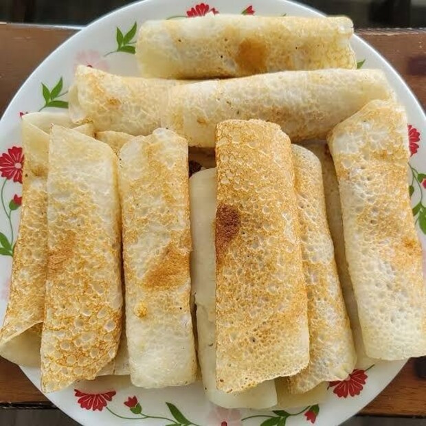 কিন্তু সমস্যায় পড়ে যান ব্লাড সুগার রোগীরা। ডায়াবেটিস থাকলে তাঁরা পিঠেপুলি খাবেন কিনা, ভাবতে বসেন। আশঙ্কা থাকে, পিঠেপুলিপায়েস খেলে রক্তে সুগার স্পাইক হতে পারে।