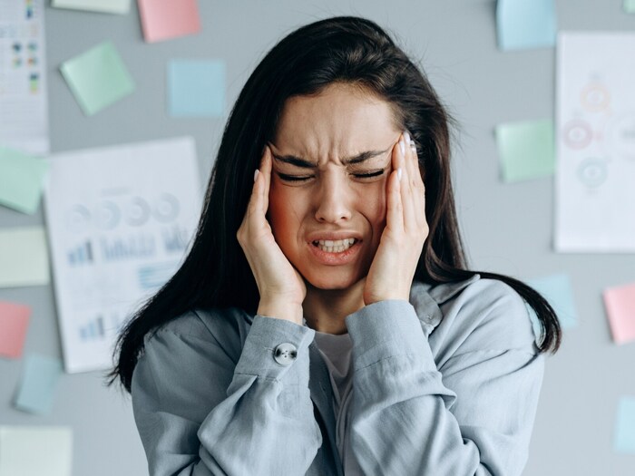 Vitamins to control Migraine:কোন ভিটামিনের অভাবে মাইগ্রেন হয়? কী খেলে এর অসহ্য যন্ত্রণা থেকে মুক্তি পাবেন? জানুন