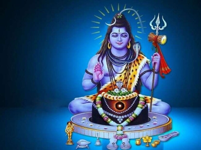 জ্যোতিষীর মতে, যদি ভক্ত মহাশিবরাত্রিতে গঙ্গাজল দিয়ে অভিষেক করেন, মনোস্কামনা পূর্তির জন্য ১০৮টি বেল পাতা নিবেদন করেন এবং রাতে জেগে ভক্তি সহ পূজা করেন, তাহলে ভগবান শিব ভক্তের সমস্ত ইচ্ছা পূরণ করেন।