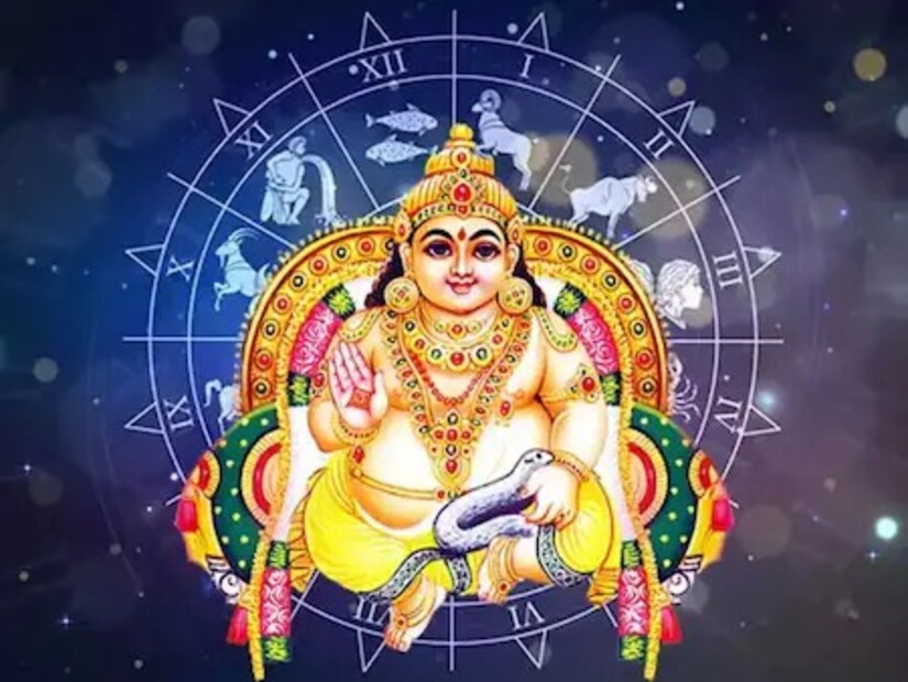 বাড়ির নর্থ ডিরেকশন অর্থাৎ উত্তর দিকে কুবের দেবের একটি ছবি অথবা কোনও ছোট মূর্তি স্থাপন করতে পারেন।