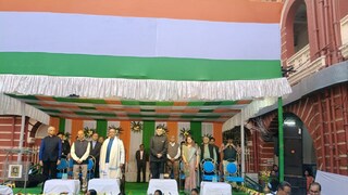 প্রজাতন্ত্রে ছোটদের ফিরহাদ
বক্তব্য:
যখন আমরা পাঁচ বছরের ছিলাম তখন জানতাম না, সংবিধান কী? গনতন্ত্র কী? এখন সবাই জানি,বাবা কাকার মোবাইল চুরি করে সবাই ব্যবহার করি । নতুন মোবাইলের ম্যানুয়ালের কথা বলে বাচ্চাদের দেশের সংবিধান বোঝালেন। সহজ করে বললেন দেশের ম্যানুয়াল, দেশ কীভাবে চলবে, কী করতে হবে সব ওখানে লেখা আছে।
ছোটোদের বোঝালেন, দেশের সংবিধানে কী লেখা আছে, আমাদের কর্তব্য কী ইত্যাদি। প্রজাতন্ত্রে ছোটদের ফিরহাদ
বক্তব্য:
যখন আমরা পাঁচ বছরের ছিলাম তখন জানতাম না, সংবিধান কী? গনতন্ত্র কী? এখন সবাই জানি,বাবা কাকার মোবাইল চুরি করে সবাই ব্যবহার করি । নতুন মোবাইলের ম্যানুয়ালের কথা বলে বাচ্চাদের দেশের সংবিধান বোঝালেন। সহজ করে বললেন দেশের ম্যানুয়াল, দেশ কীভাবে চলবে, কী করতে হবে সব ওখানে লেখা আছে।
ছোটোদের বোঝালেন, দেশের সংবিধানে কী লেখা আছে, আমাদের কর্তব্য কী ইত্যাদি।