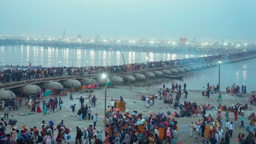 আজ, বুধবার দেশ জুড়ে পালিত হচ্ছে মৌনী অমাবস্যা। এই দিনে ১২ রাশির মধ্যে ৫ রাশির জীবনে শুভ পরিবর্তন ঘটতে চলেছে। সেই রাশিগুলির জাতক জাতিকাদের ভাগ্য উজ্জ্বল। আসুন জেনে নেওয়া যাক সেই রাশিগুলি কোনটি এবং কোন রাশির জাতক জাতিকাদের জীবনে চাঁদের মতো আলো এবং সূর্যের মতো আলো আসতে চলেছে। বলছেন জ্যোতিষ বিশারদ চক্রপাণি ভাট।