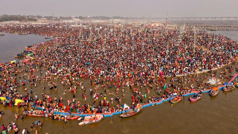 মৌনী অমাবস্যায় গঙ্গায় স্নান করা খুবই শুভ। যদি একান্তই সম্ভব না হয়, তাহলে বাড়িতেই স্নানের জলে মিশিয়ে নিন গঙ্গাজল। অথবা স্নানের জলে মিশিয়ে নিতে পারেন কিছু তিল।