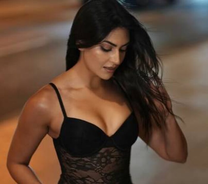 এর মধ্যেই বাংলাদেশের ক্রিকেট লিগ বিপিএলের ক্রিকেট দল সিলেট স্ট্রাইকারের ব্র্যান্ড অ্যাম্বেসাডর হয়েছেন ইয়েশা সাগর। তার নাম ঘোষণা হওয়ার পরেই ঝড় উঠেছিল বাংলাদেশের ক্রিকেটপ্রেমিদের মধ্যে। Image: Instagram/Yesha_Sagar