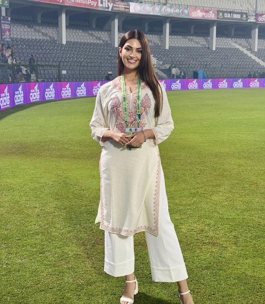 ইয়েশা সাগরের উল্লেখযোগ্য পারফরম্যান্সের মধ্যে অন্যতম হল পরমিশ ভার্মার ‘চিররি উড় কা উড়’ মিউজিক ভিডিও। ইউটিউবে ইতিমধ্যেই ওই ভিডিও-র ভিউ ৫০ মিলিয়ন পার করে গিয়েছে। (Photo-Instagram)