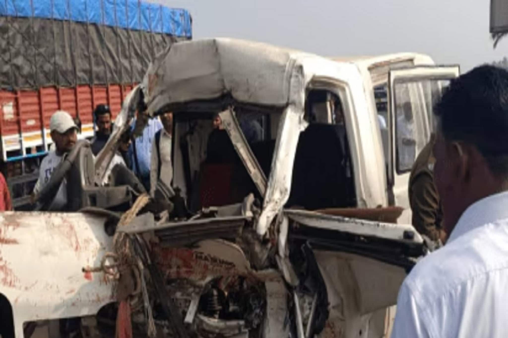 মুহূর্তে মারা গেলেন ৯ জন! ভয়ঙ্কর দুর্ঘটনা, মহিলা-পুরুষ-শিশু সবাই দলা পাকিয়ে গেল