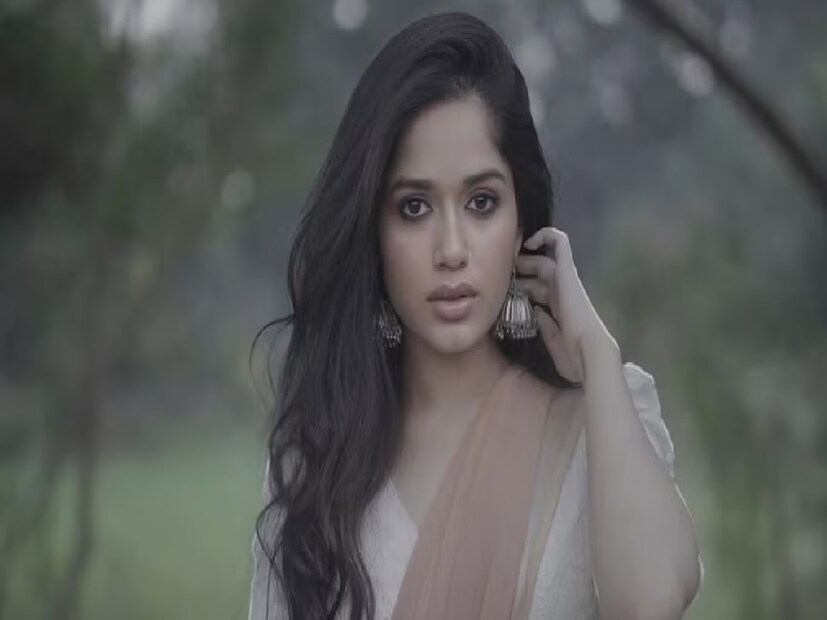 মুম্বাইয়ে ২১ বছর বয়সে জান্নাত নিজস্ব বাড়ি কিনেছেন। শুধু অভিনেত্রীই নন, তিনি একজন সফল ব্যবসায়ীও। মিডিয়া রিপোর্ট অনুযায়ী, জান্নাত জুবায়েরের সম্পদের মূল্য প্রায় ২৫০ কোটি টাকা। 