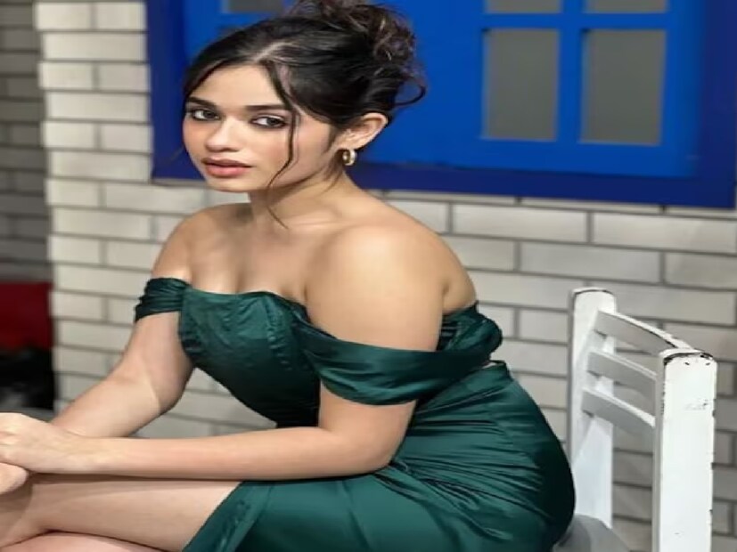 এই অভিনেত্রীর নাম জান্নাত জুবায়ের। মাত্র ২৩ বছর বয়সে তিনি অটুট তারকাখ্যাতি অর্জন করেছেন। জান্নাত জুবায়ের ২০০১ সালের ২৯ আগস্ট মুম্বাইয়ে জন্মগ্রহণ করেন। শিশুশিল্পী হিসেবে টেলিভিশনে কাজ শুরু করে তিনি বর্তমানে চলচ্চিত্র ইন্ডাস্ট্রির একটি বড় নাম। 