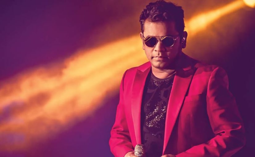 জীবনে বহু সম্মান ও পুরস্কার পেয়েছেন এআর রহমান৷ তবে তার জন্য অনেক জীবনে অনেক আত্মত্যাগ করতে হয়েছে তাঁকে৷ গত বছর তাঁর বিবাহ বিচ্ছেদের ঘোষণায় তাঁর ভক্তরা সকলে খুব দুঃখ পান৷ 