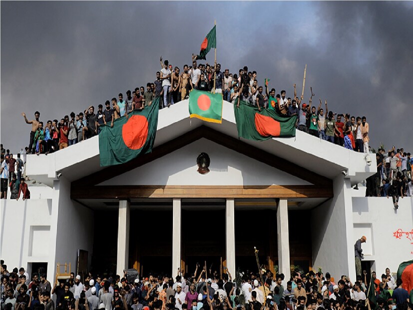 বাংলাদেশে সংখ্যালঘুবিরোধী সহিংসতা সক্রিয়, ২০২৪ সালে প্রায় ২,২০০ হিন্দুকে টার্গেটের ঘটনা রিপোর্ট করা হয়েছিল, এই ক্ষোভ ভারতেও ছড়িয়ে পড়ে, যা হিন্দু-মুসলিম উত্তেজনাকে তীব্র করে তোলে এবং জিহাদি নিয়োগে সহায়তা করে।