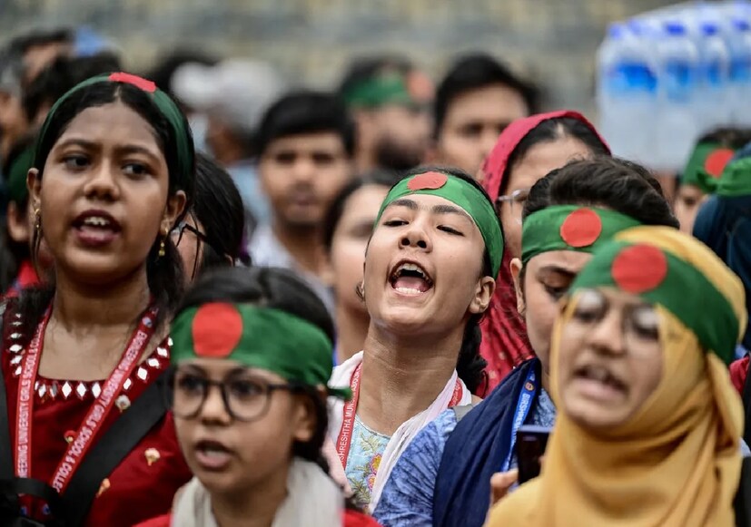 প্রসঙ্গত, ভারত-বাংলাদেশ সীমান্তের কয়েকটি এলাকায় বিএসএফের বেড়া নির্মাণের চেষ্টায় আপত্তি তুলেছিল বিজিবি। এদিকে সীমান্তে একাধিক জায়গায় অনুপ্রবেশকারীদের আটকাতে গিয়ে আবার বাংলাদেশিদের ওপর গুলি চালাতে হয়েছে। এই সব নিয়ে বাংলাদেশে একটি বিএসএফ বিরোধী মনোভাব তৈরি করার চেষ্টা চলছে বিগত বেশ কয়েক মাস ধরেই। 