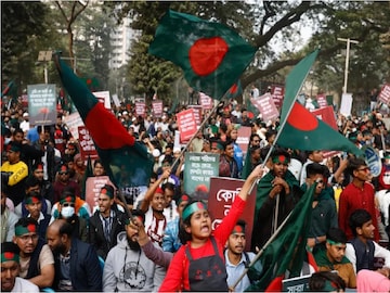 দিল্লি ঢুকতে দিচ্ছে না, ভারতের ‘বন্ধু দেশে’ বাংলাদেশিদের বিপদ! ৮৫ জন নাগরিক হঠাৎ আটক দিল্লি ঢুকতে দিচ্ছে না, ভারতের ‘বন্ধু দেশে’ বাংলাদেশিদের বিপদ! ৮৫ জন নাগরিক হঠাৎ আটক