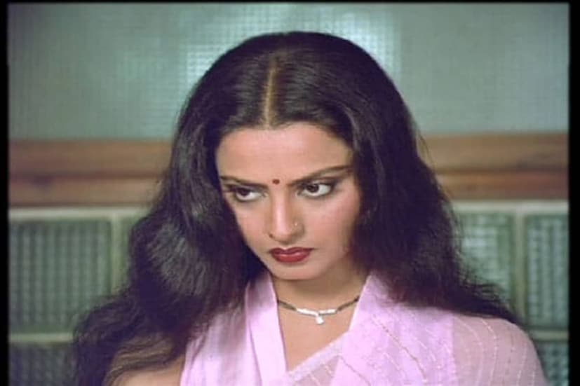 যাঁরা কাছ থেকে এই সম্পর্কের সাক্ষী থেকেছেন, তাঁরা বলেন মুম্বইতে নাকি গোটা একটা এপ্রিল মাস রেখার সঙ্গে কাটিয়েছিলেন ইমরান। সেই সময় দুজনকে নাইট ক্লাব থেকে শুরু করে সমুদ্রের বিচেও একসঙ্গে দেখা গিয়েছে বহুবার। এক বিখ্যাত ব্যবসায়ীর বাড়িতে যাতায়াত ছিল দুজনের। 